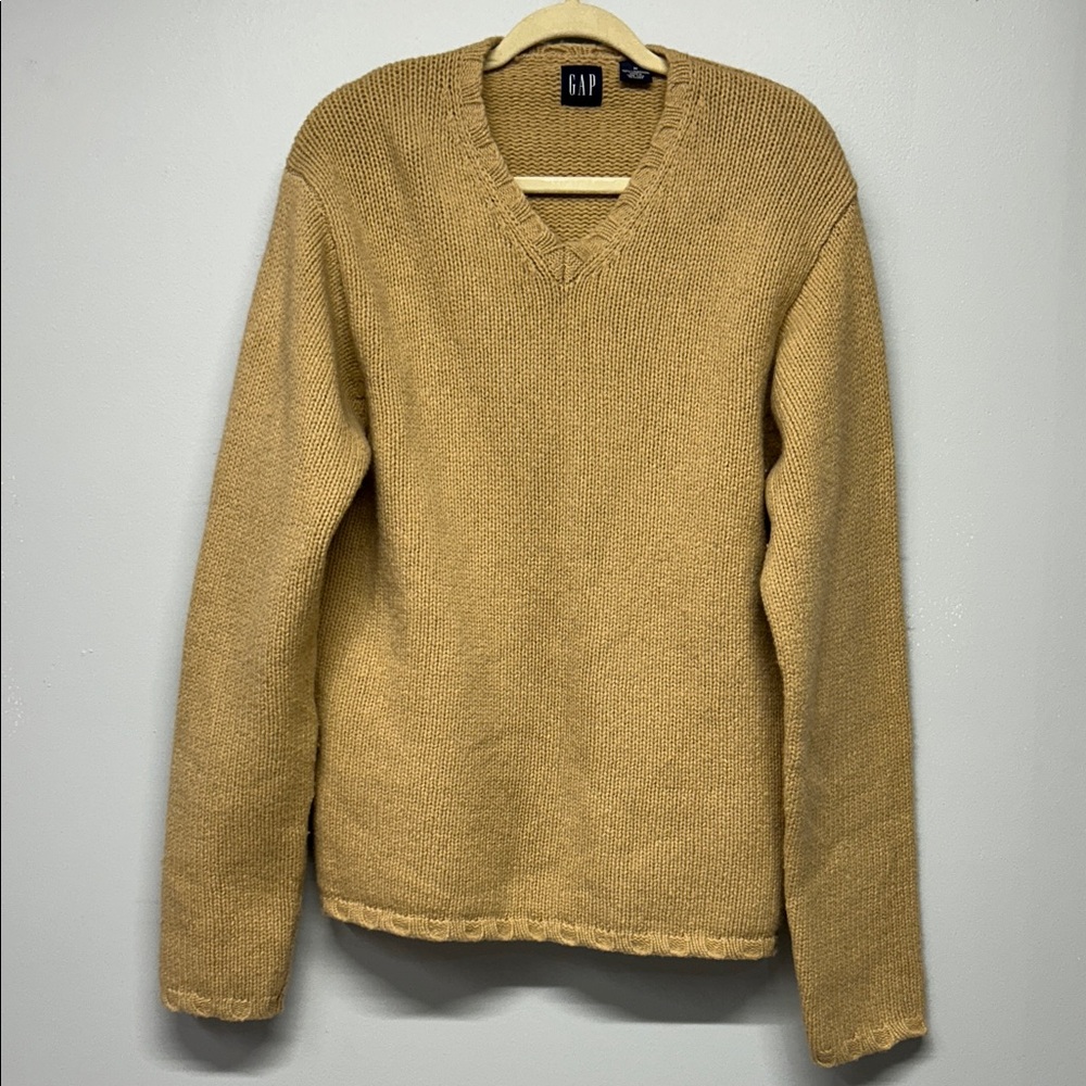 Gap Men's Merino Wool V-Neck Sweater Vintage Thick Knit Minimalist Closet Staple